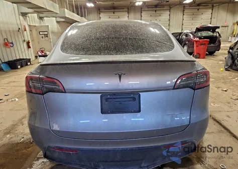 2024 Tesla Model Y из США, поврежденный, VIN 7SAYGDEFXRA333498